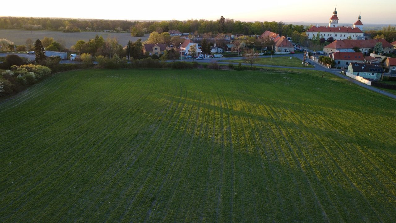 Smečno a okolní zástavba z ptačí perspektivy